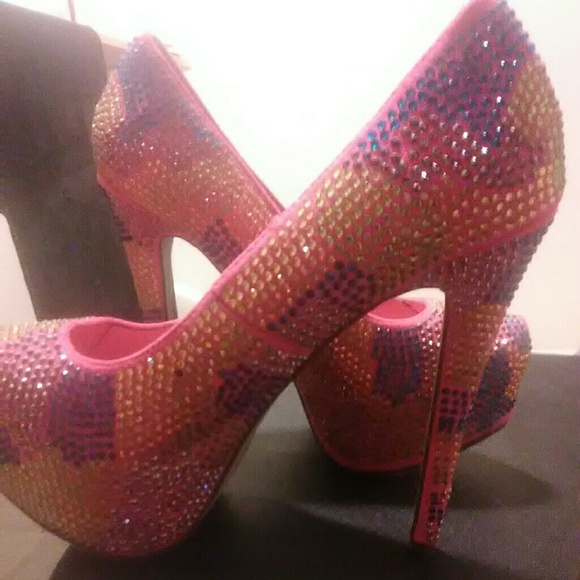 Women's Breckelle's Pump Heels - Picture 2 of 5